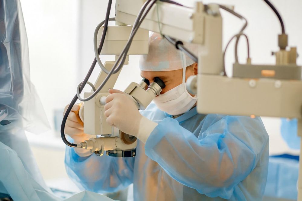 Факоэмульсификация катаракты с имплантацией ИОЛ: этапы операции и реабилитация